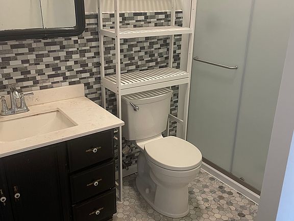 3rd image of 1828 Highland Ave