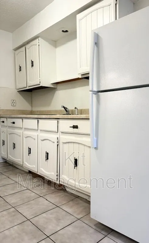 2 bed, 1.0 bath, 650 sqft, $795 — Photo 2