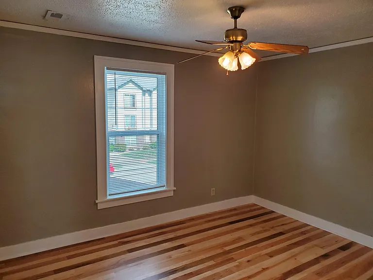 1621 Fairchildapt 2 Loft — Photo 17