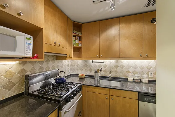 Sold by Nest Seekers International | media 10