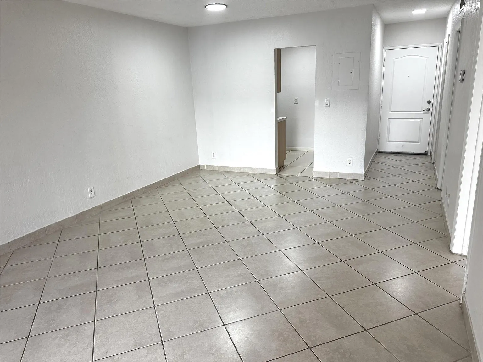 770 SE 2nd Ave — Photo 4