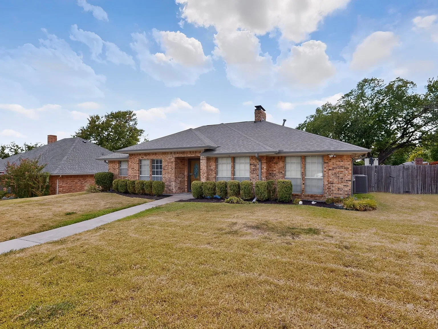 4 bed, 2306 sqft, $2,400 — Photo 3