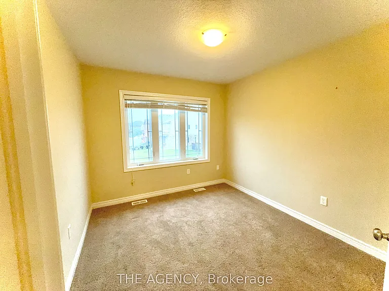 20 Drone Cres — Photo 33
