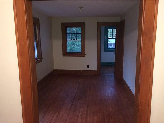 4th image of 37  curtice Rd