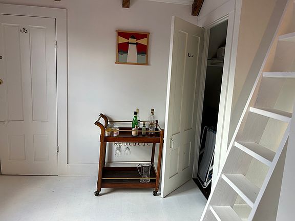4th image of 8 Franklin St Unit 10