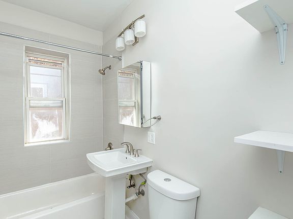 5th image of 4746 N Troy St #2