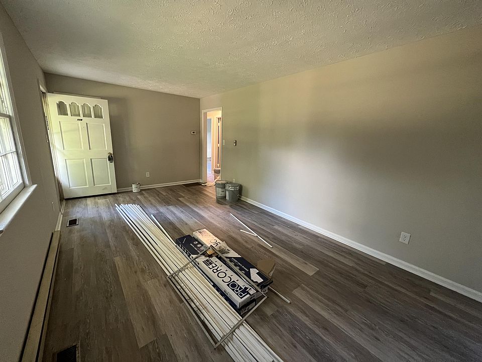 2nd image of 114 Old Country Rd