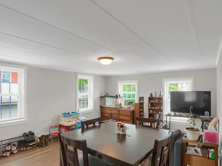 720-728 E Market St #201 — Photo 4
