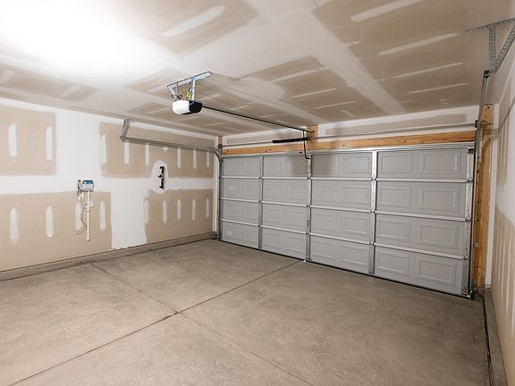 4th image of 815 N Desert Orchard Ln