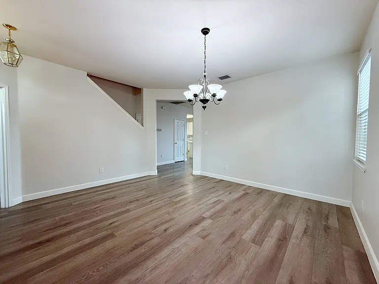 1916 Silver Leaf Dr — Photo 6