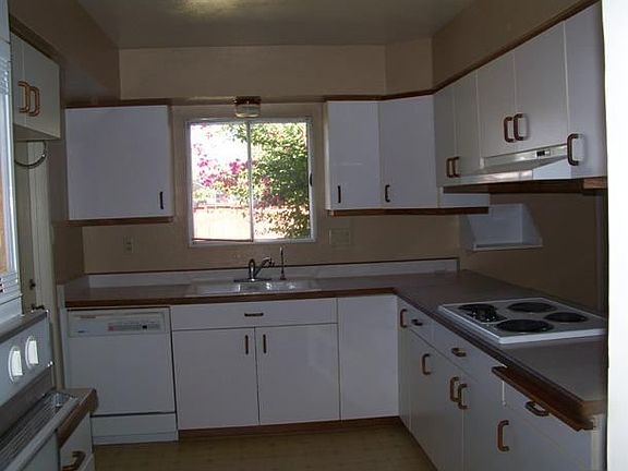 2nd image of 384 W Mesquite St