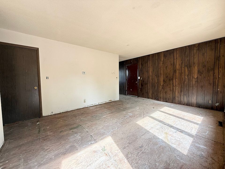 2nd image of 1602 Kings Way