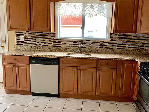 4th image of 14 Fawn Ln