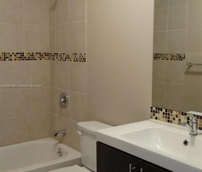 1469 SW 5th St #1 — Photo 3