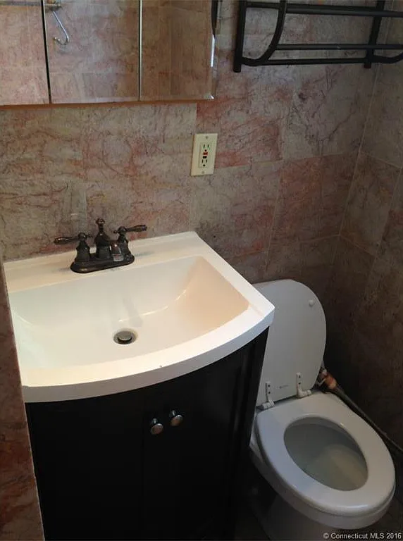 2 bed, 896 sqft, $2,300 — Photo 3