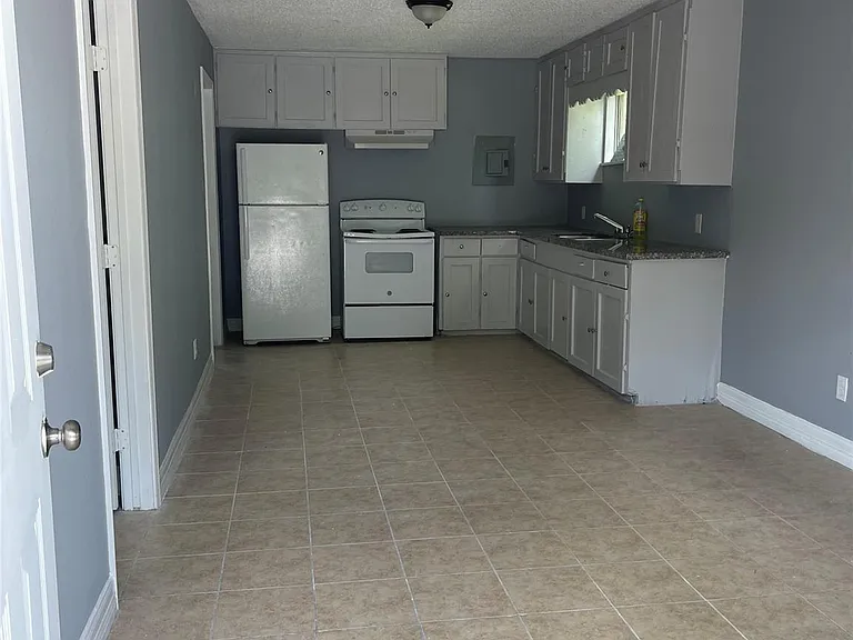 9211 N Green River Dr #A — Photo 4