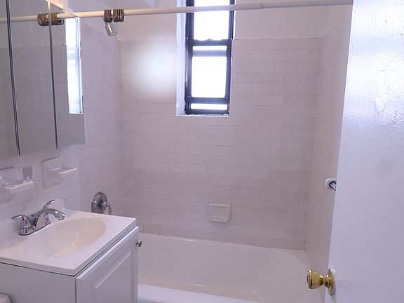 4th image of 132-25 Maple Ave #607