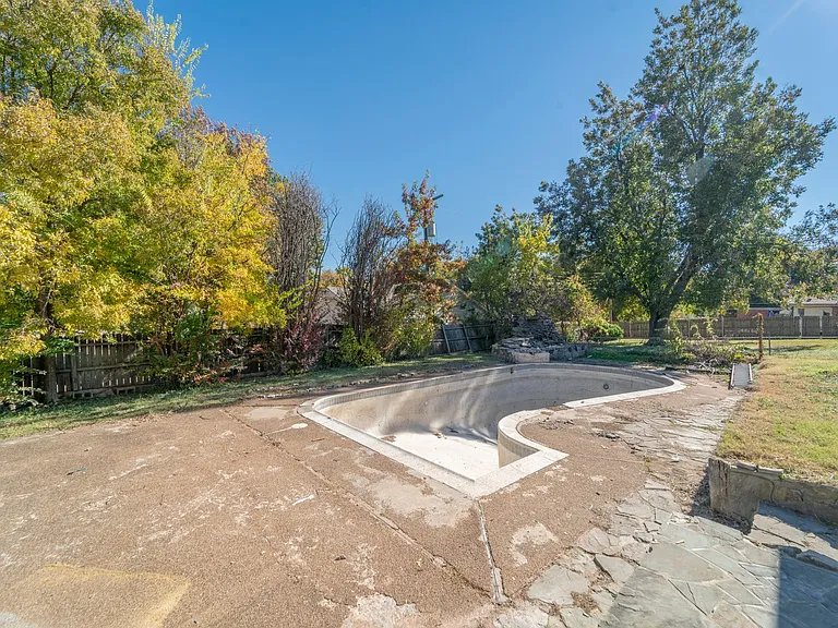3120 Shadybrook Dr — Photo 10