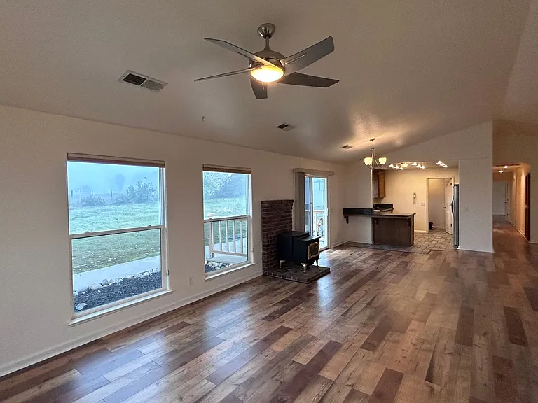 14575 Avenida Central — Photo 2