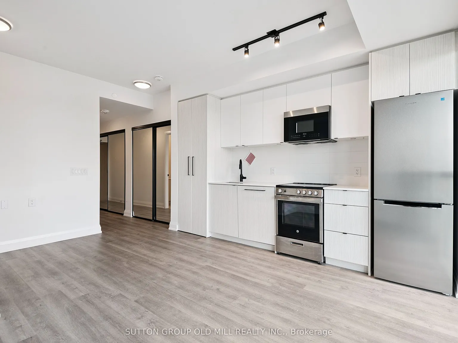 Studio, $1,800 — Photo 4