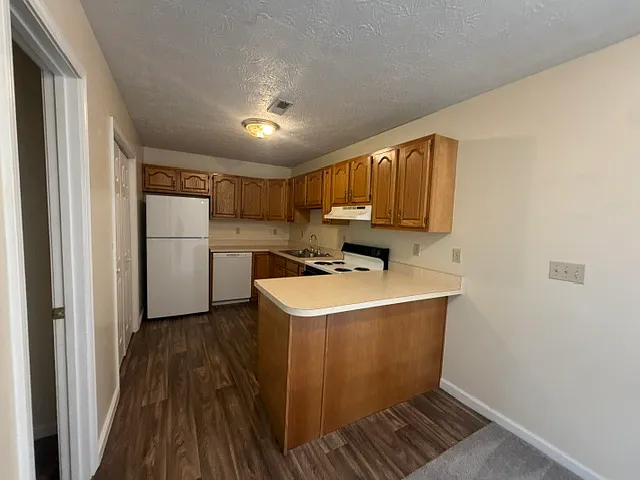 Sleepy Hollow Townhomes — Photo 39