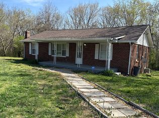 916 Southside Rd, Cunningham, TN 37052