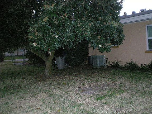 3rd image of 3402 16th Ave W