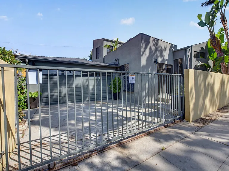 1727 Delaware Ave — Photo 32