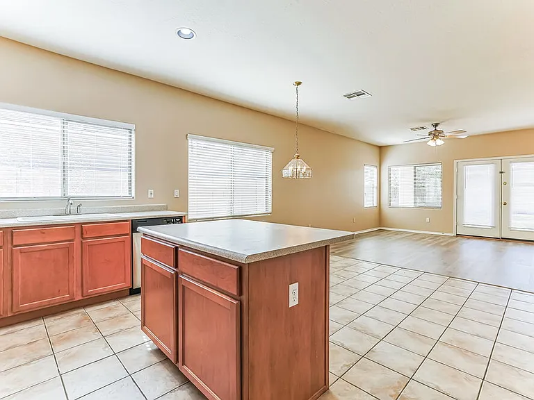 2081 E Runaway Bay Pl — Photo 6