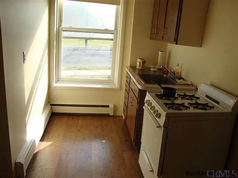 3rd image of 1 LEONARD Place