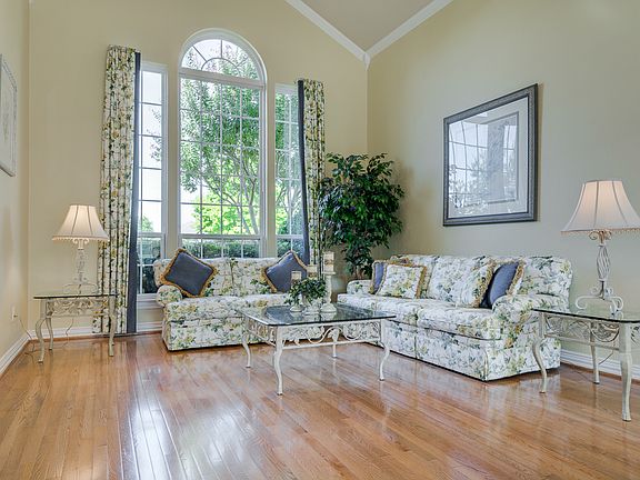 4th image of 4105 Paddington Ln