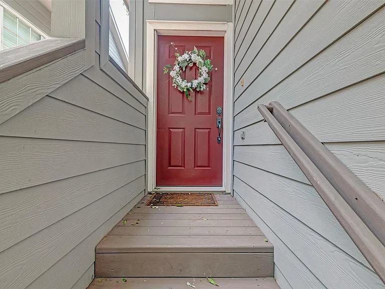 218 Blushwood Pl — Photo 2