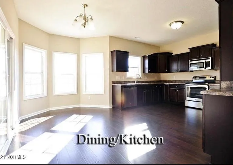 417 Amethyst Ct — Photo 1