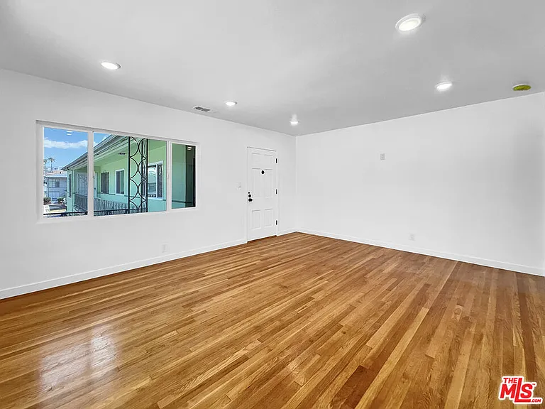 4161 Marlton Ave #D — Photo 2
