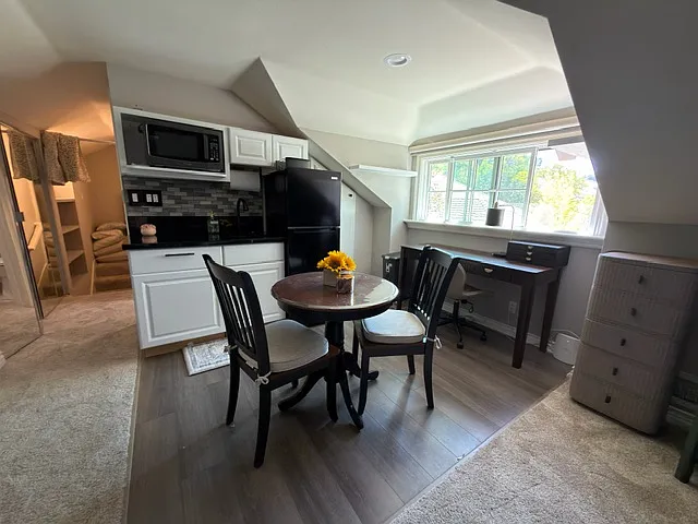 Studio, 550 sqft, $2,200 — Photo 3