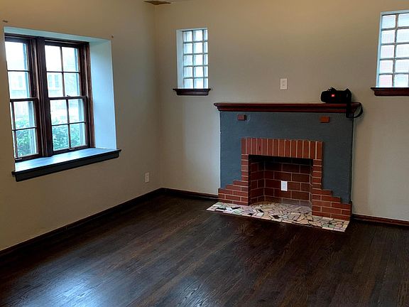 4th image of 3835 Fairview Ave