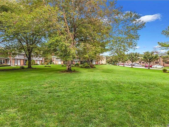2nd image of 185 Artist Lake Dr #185