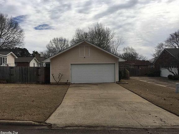 5th image of 15 Jamestown Dr