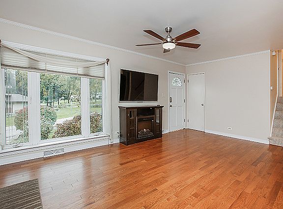 3rd image of 22W524 Birchwood Dr