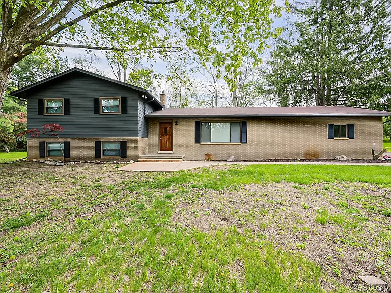 7580 Thornwood St — Photo 3