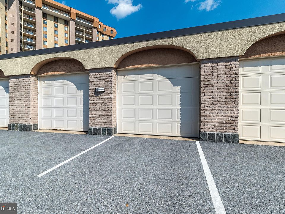 2nd image of 1000 Valley Forge Cir #38