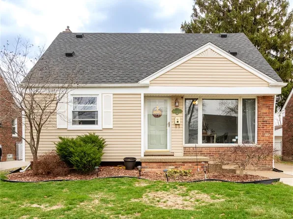 9625 Ruth Ave, Allen Park, MI 48101