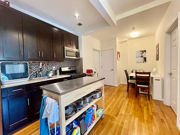 3rd image of 608 Lorimer St #3R