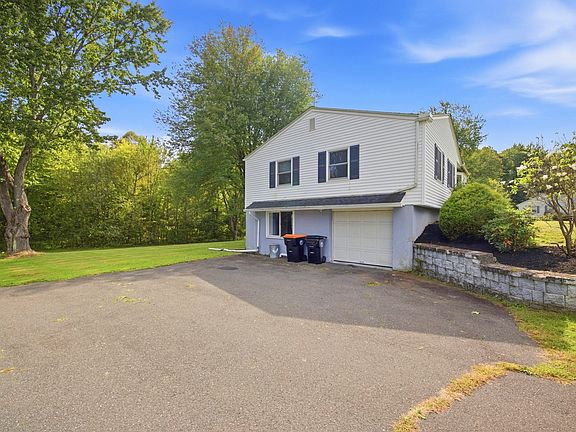 5th image of 15 Edison Dr