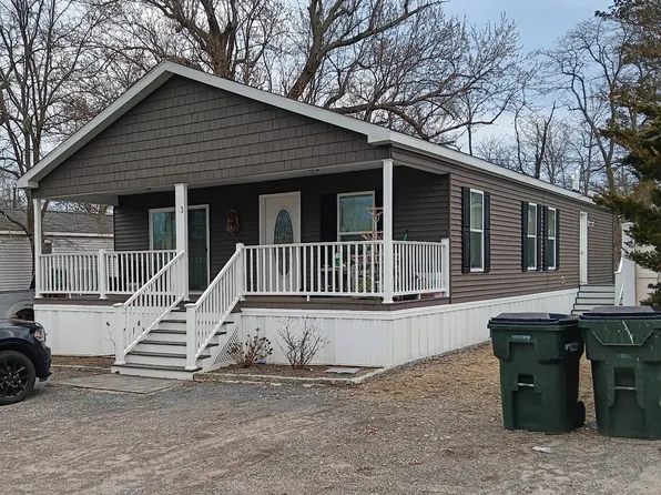 725 E Avenue Ext, Riverhead, NY 11901