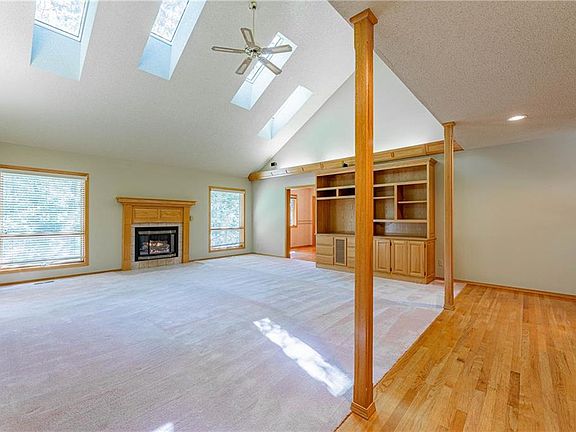 5th image of 25 Basildon Dr