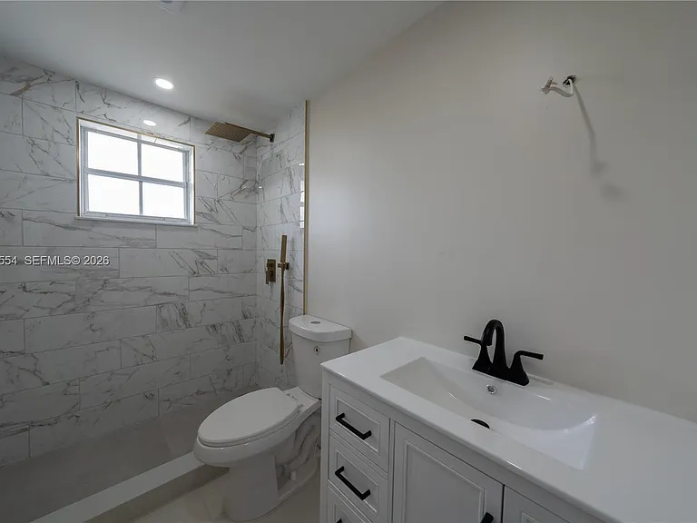 370 Flagami Blvd — Photo 51