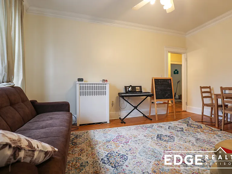 129 Chiswick Rd #10 — Photo 6