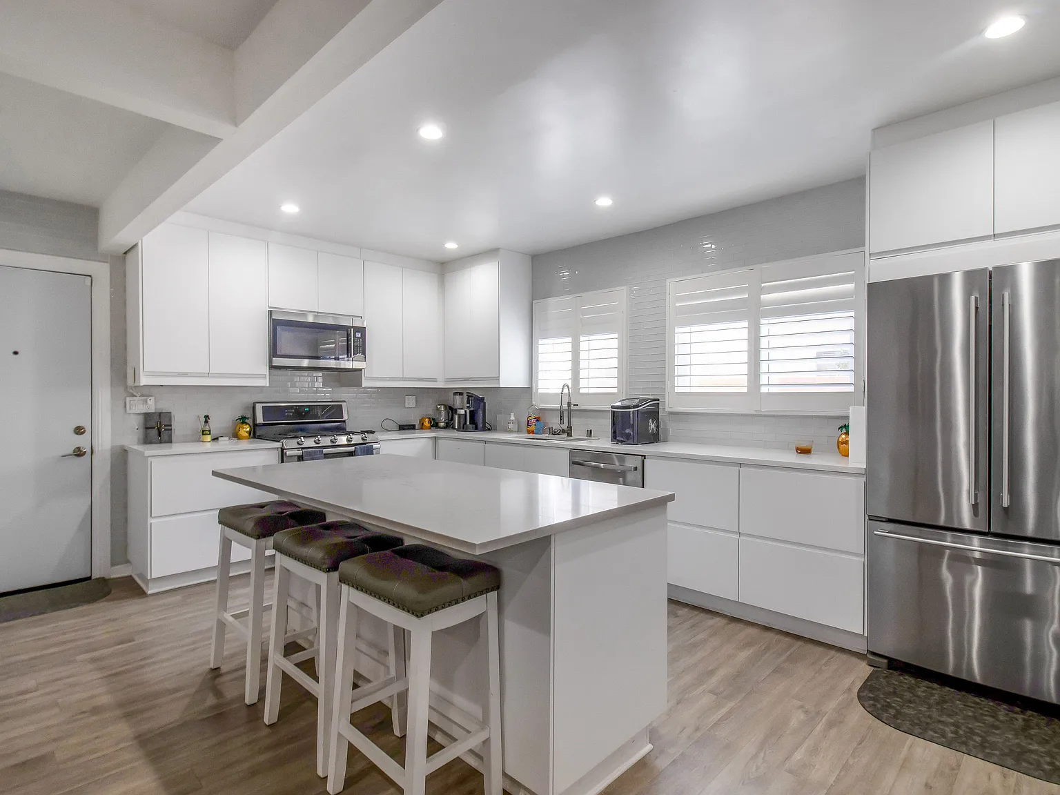5 bed, 2500 sqft, $14,000 — Photo 4