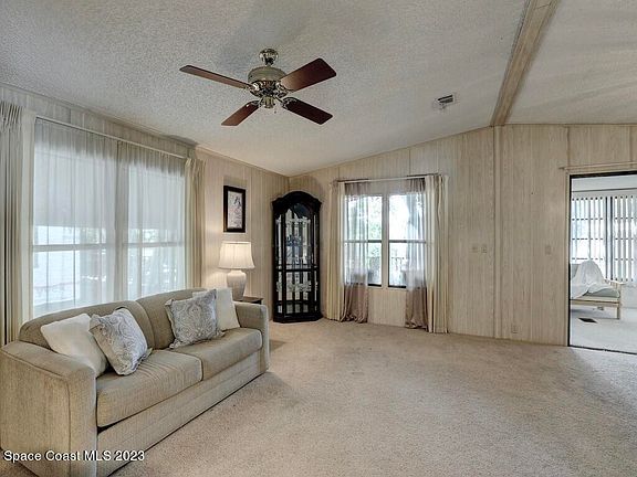 5th image of 884 Hawthorn Cir